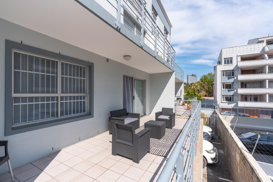 To Let 2 Bedroom Property for Rent in Green Point Western Cape